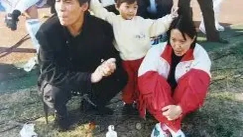 杨幂忙于捕捉小糯米生日瞬间，镜头下展示迷人长腿，网友感慨：女儿成长在眼前