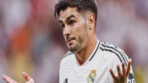 梅西致敬马拉多纳：永恒告别